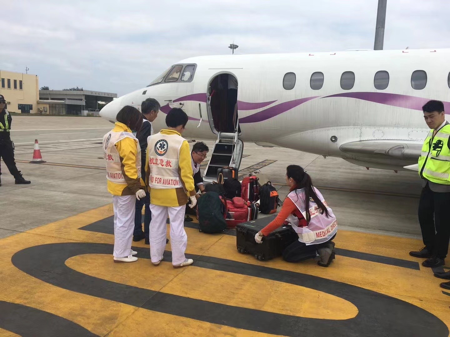 怀化香港出入境救护车出租
